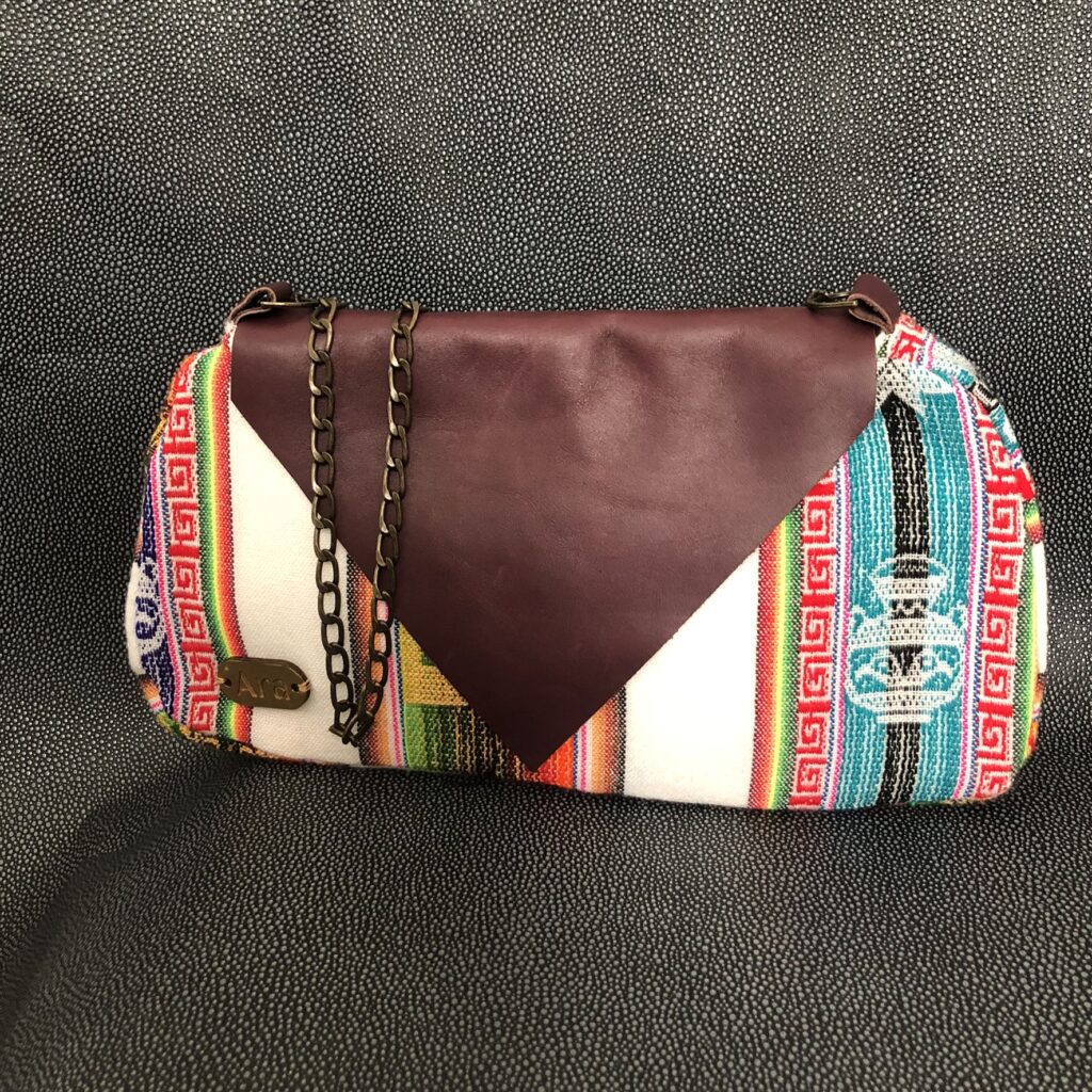 sac baguette, tissu et rabat de cuir, chaine metal, artisanat, handmade, pièce unique, doublure upcyclée, création originale